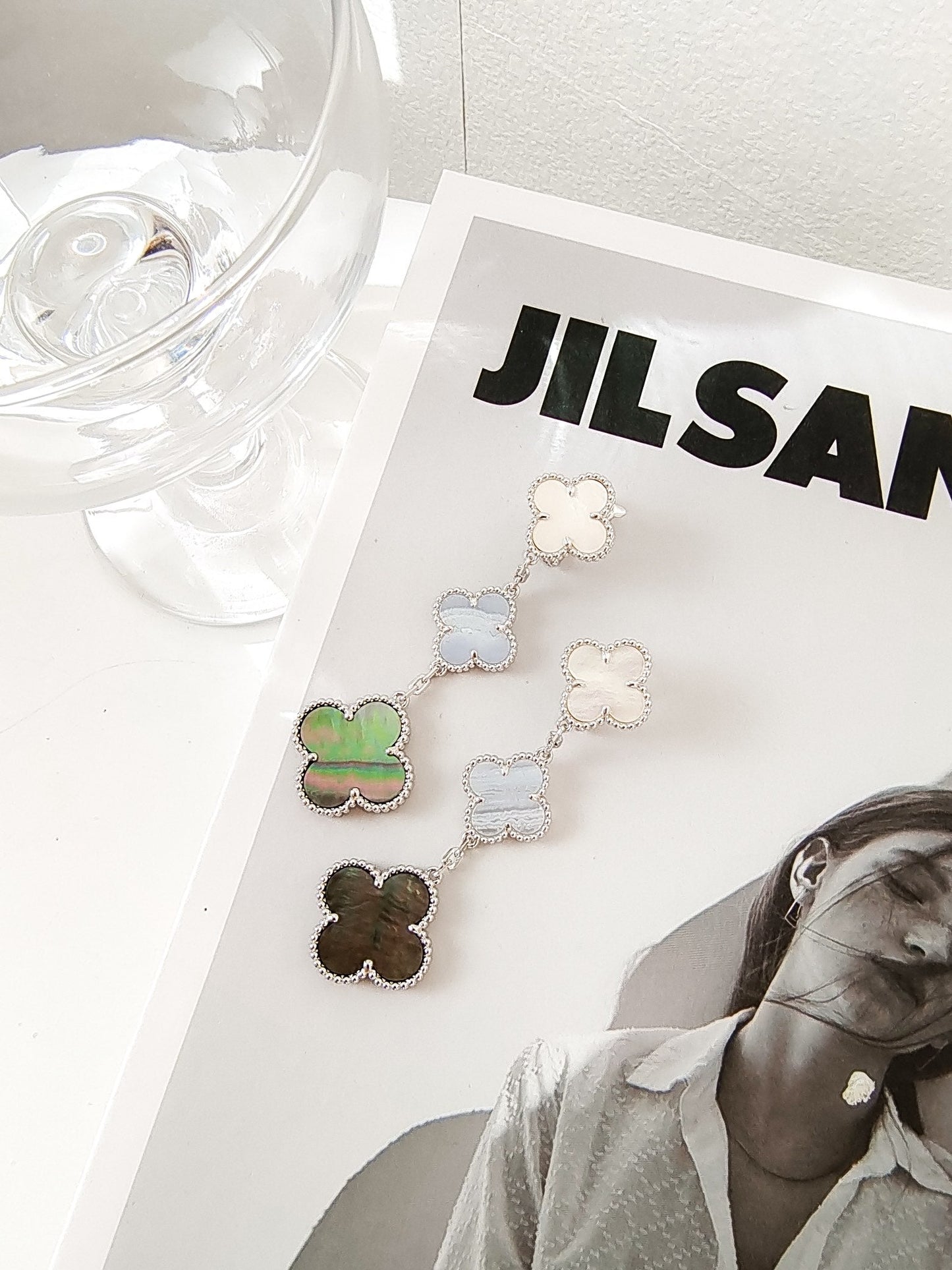 [Auream]CLOVER 3 MOTIFS CHALCEDONY DARK MOP SILVER EARRINGS