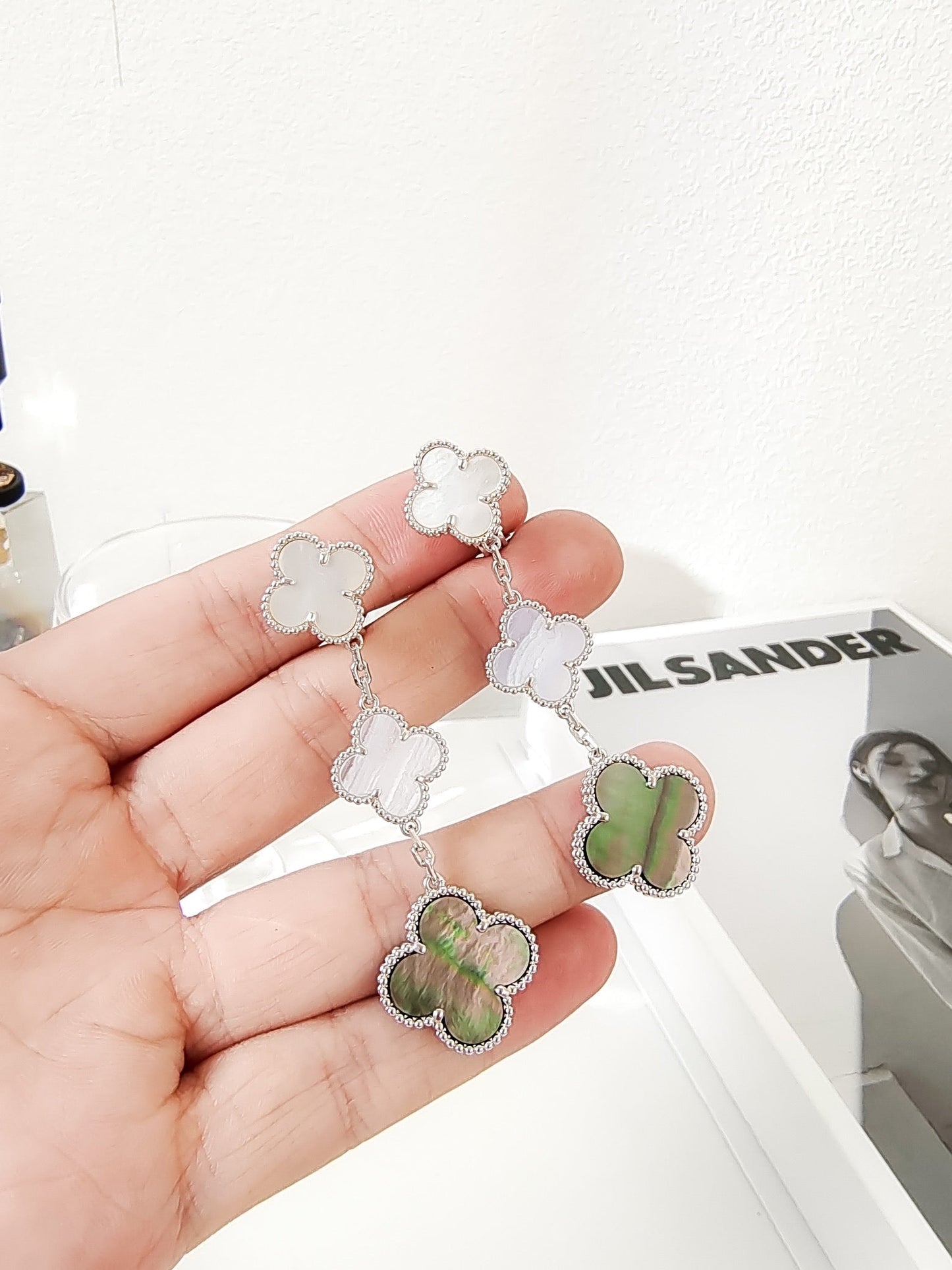 [Auream]CLOVER 3 MOTIFS CHALCEDONY DARK MOP SILVER EARRINGS