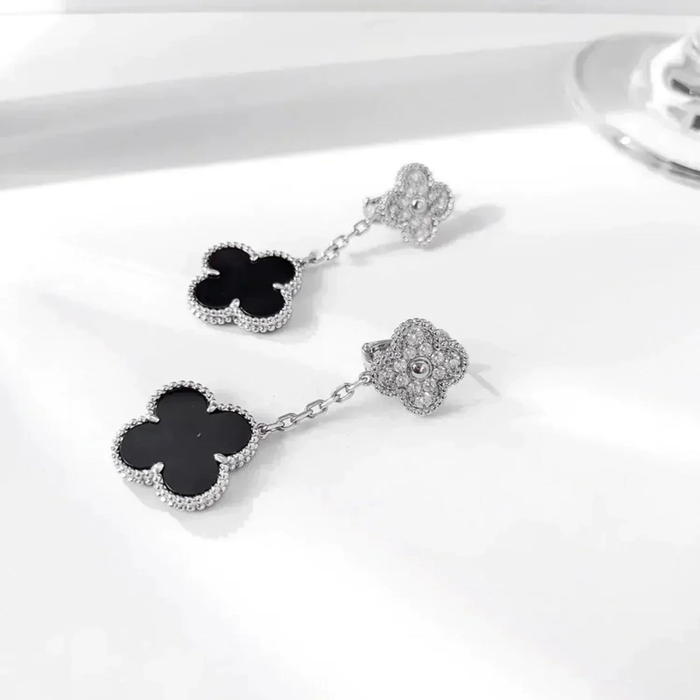 [Auream]CLOVER 2 MOTIFS  DIAMOND ONYX EARRINGS SILVER