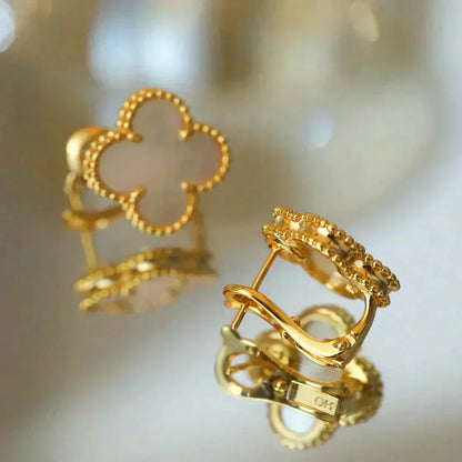 [Auream]CLOVER MEDIUM 1 MOTIFS  WHITE MOP STUD EARRINGS