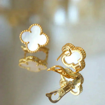 [Auream]CLOVER MEDIUM 1 MOTIFS  WHITE MOP STUD EARRINGS