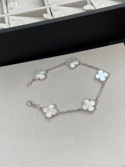 [Auream]CLOVER WHITE PEARL MOP 5 MOTIF BRACELET COLLECTION