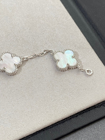 [Auream]CLOVER WHITE PEARL MOP 5 MOTIF BRACELET COLLECTION
