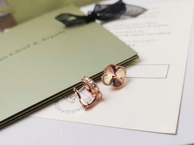 [Auream]CLOVER MEDIUM STUD EARRINGS