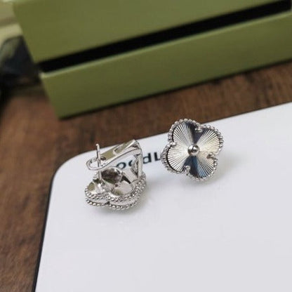 [Auream]CLOVER MEDIUM STUD EARRINGS