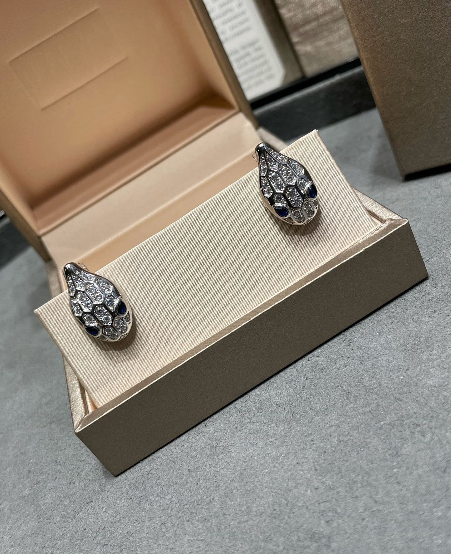 [Auream]SERPENT DIAMOND STUD EARRINGS