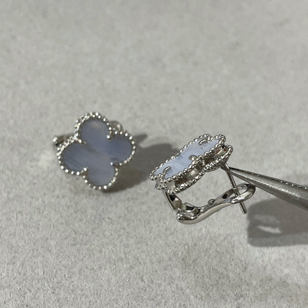 [Auream]CLOVER CHALCEDONY SILVER STUD EARRINGS