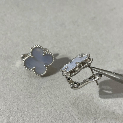 [Auream]CLOVER CHALCEDONY SILVER STUD EARRINGS
