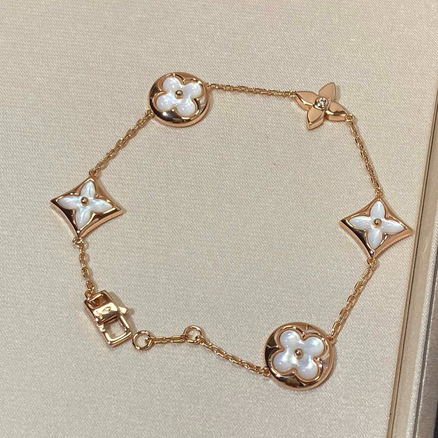 [Auream]STAR AND SUN 5 MOTIF MOP PINK GOLD BRACELET