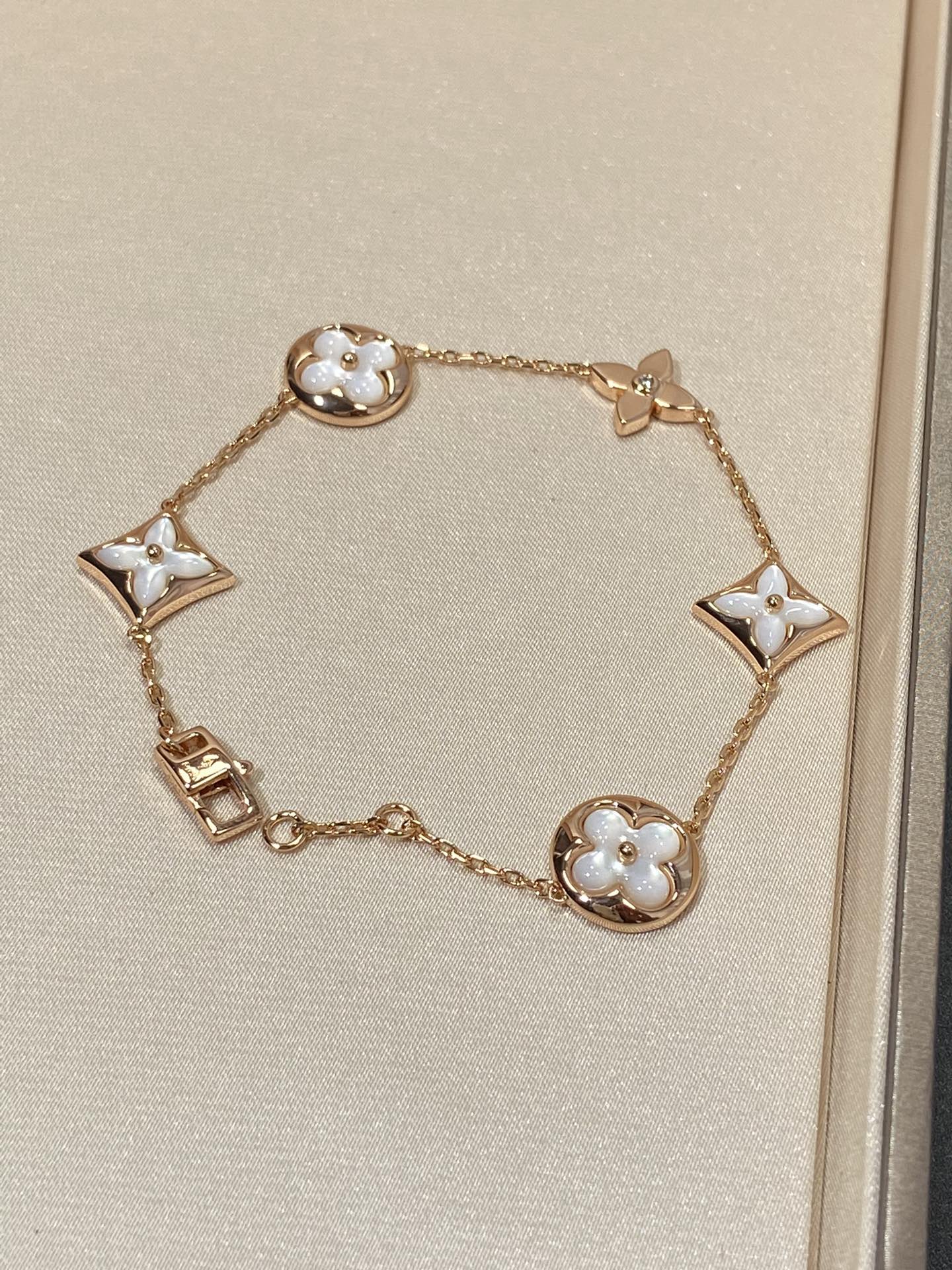 [Auream]STAR AND SUN 5 MOTIF MOP PINK GOLD BRACELET
