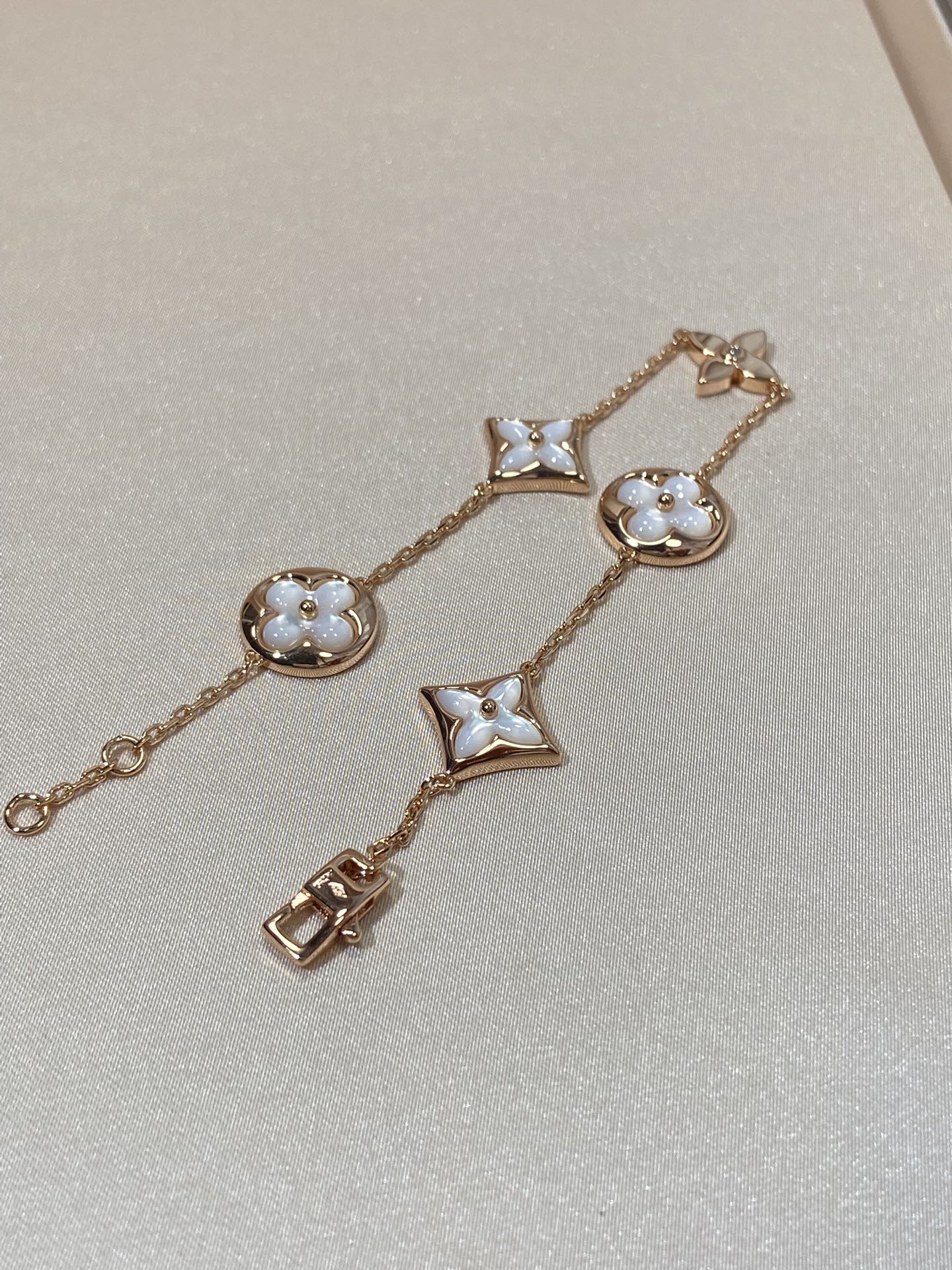 [Auream]STAR AND SUN 5 MOTIF MOP PINK GOLD BRACELET