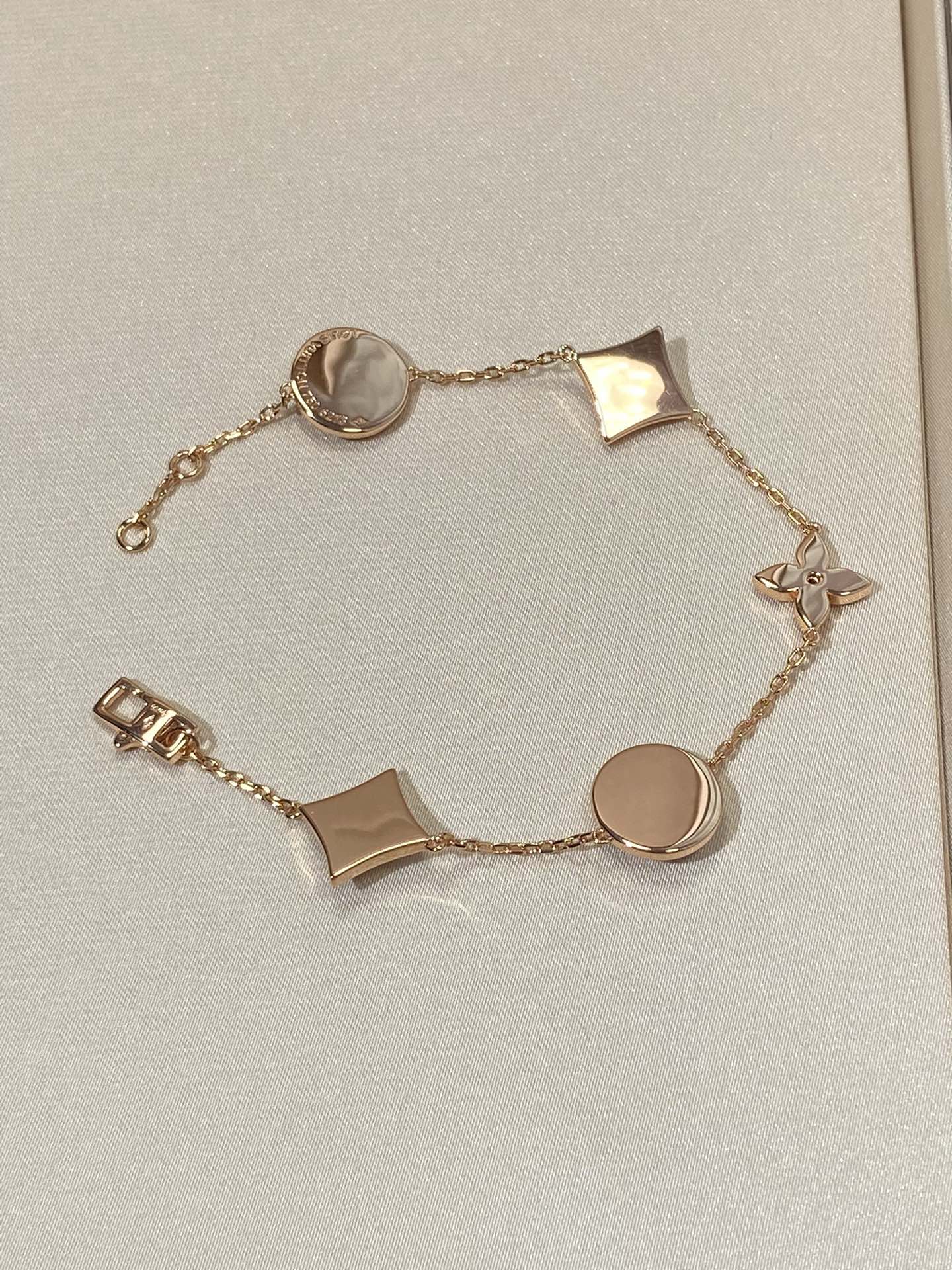 [Auream]STAR AND SUN 5 MOTIF MOP PINK GOLD BRACELET