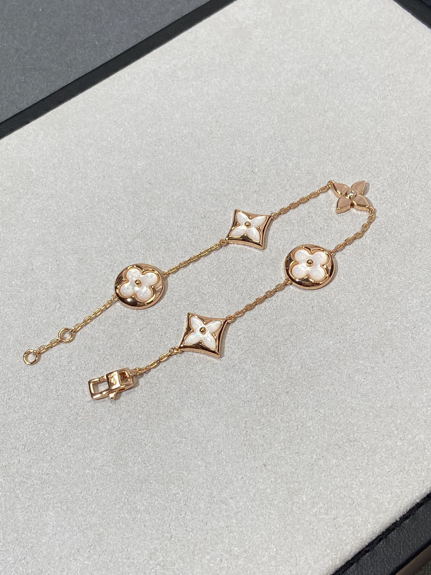 [Auream]STAR AND SUN 5 MOTIF MOP PINK GOLD BRACELET