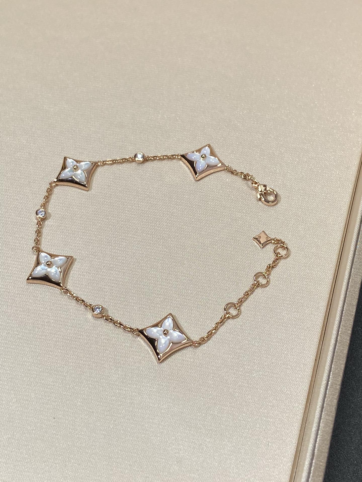 [Auream]STAR 4 MOTIF MOP DIAMOND PINK GOLD BRACELET