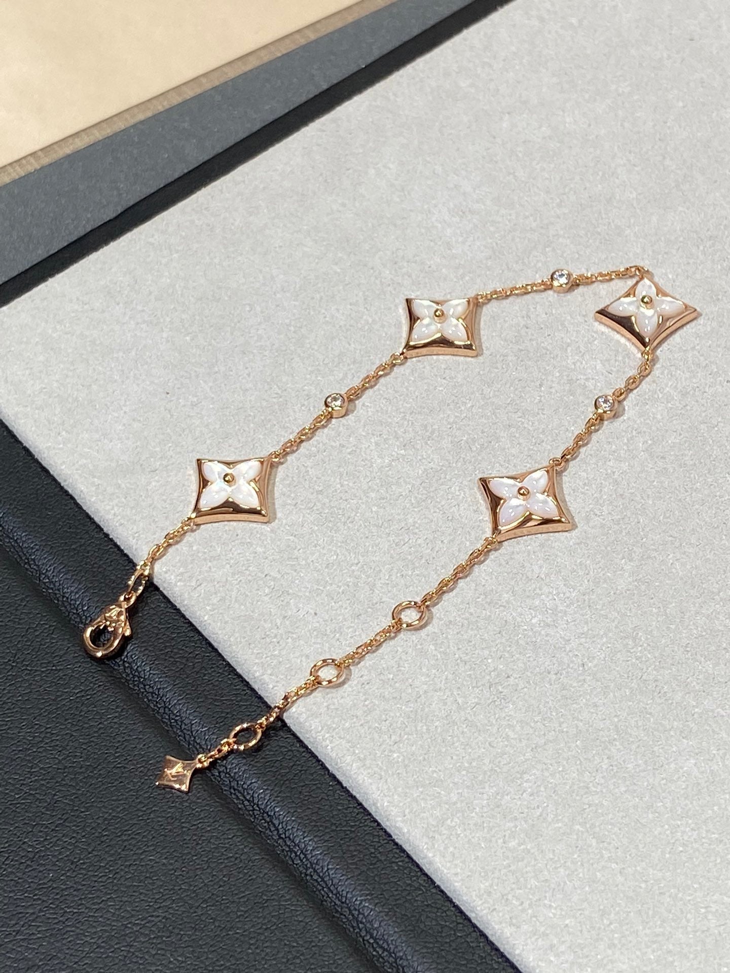 [Auream]STAR 4 MOTIF MOP DIAMOND PINK GOLD BRACELET