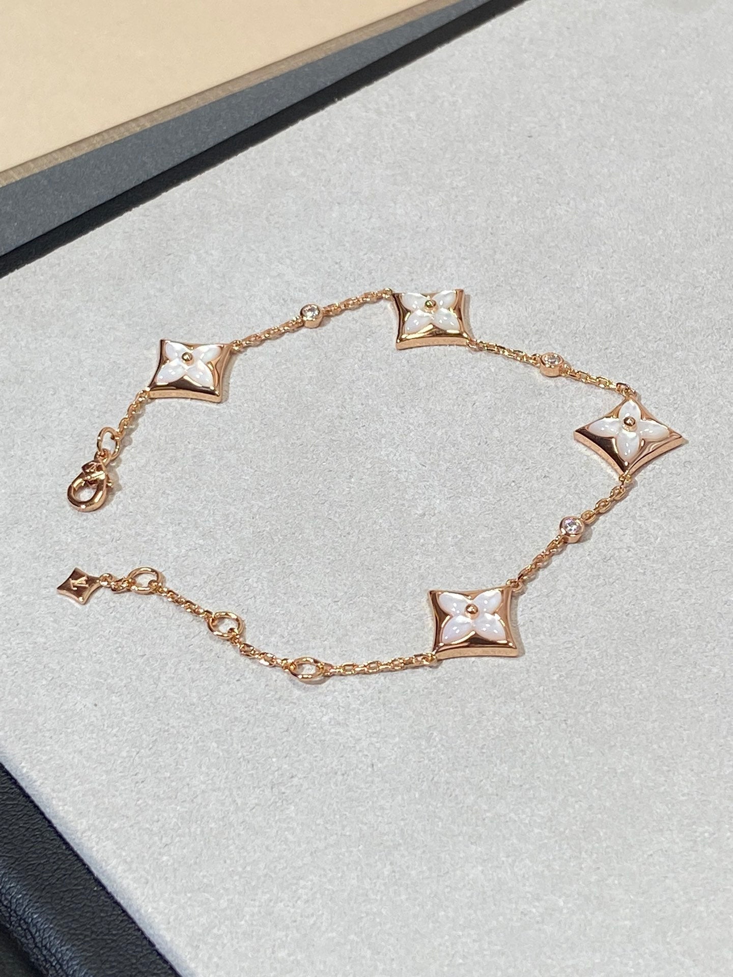 [Auream]STAR 4 MOTIF MOP DIAMOND PINK GOLD BRACELET