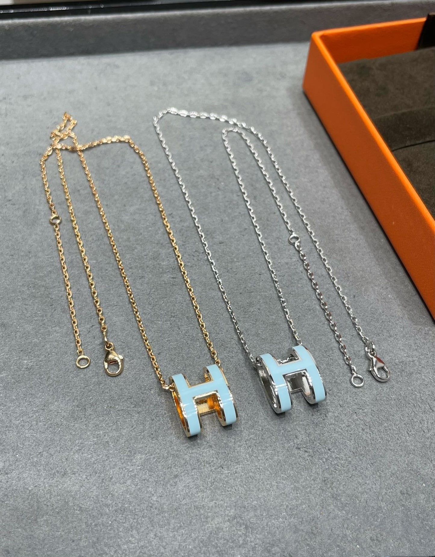 [Auream]POP H SKY BLUE NECKLACE