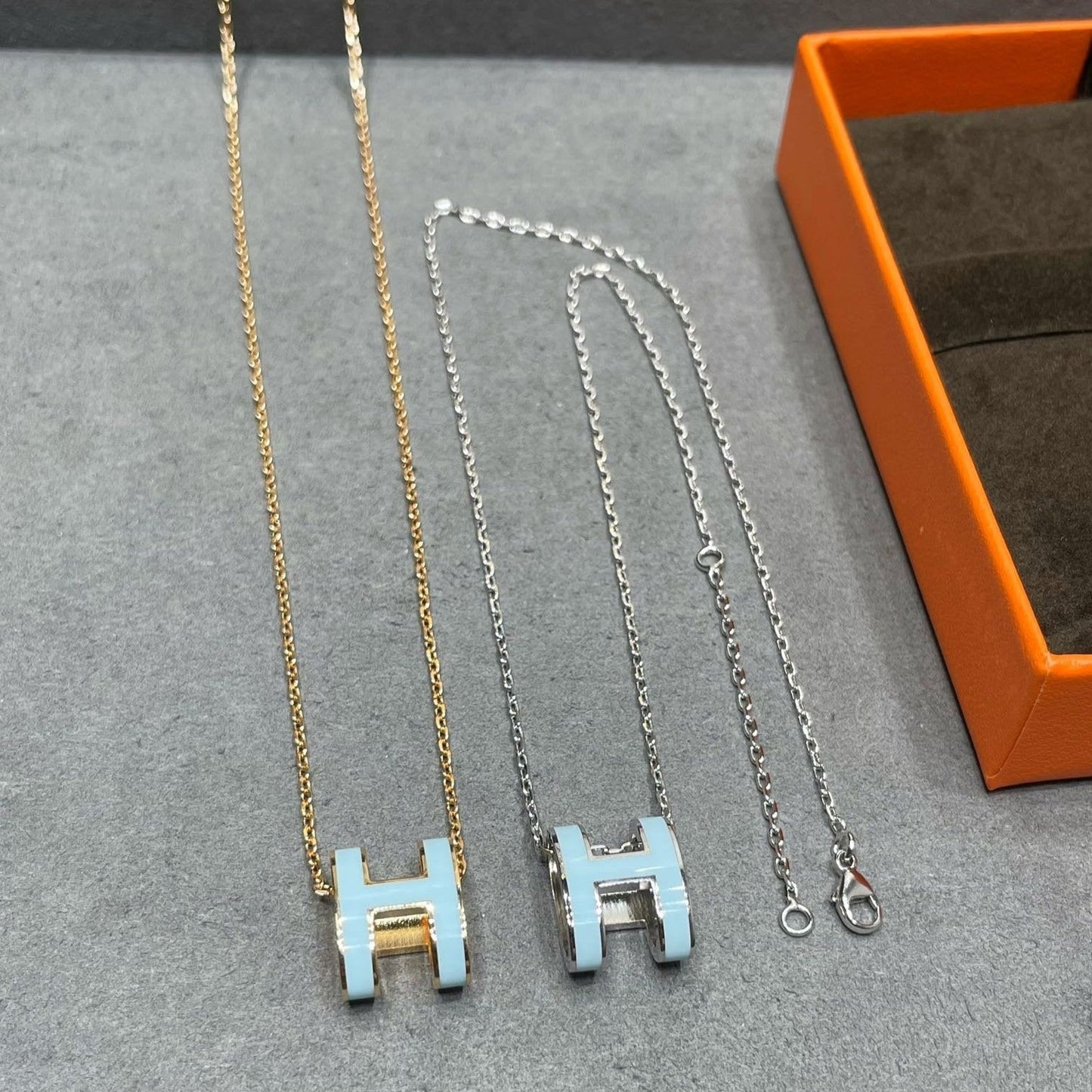 [Auream]POP H SKY BLUE NECKLACE