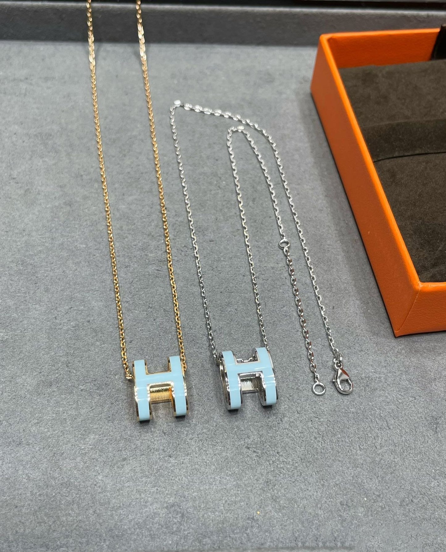 [Auream]POP H SKY BLUE NECKLACE