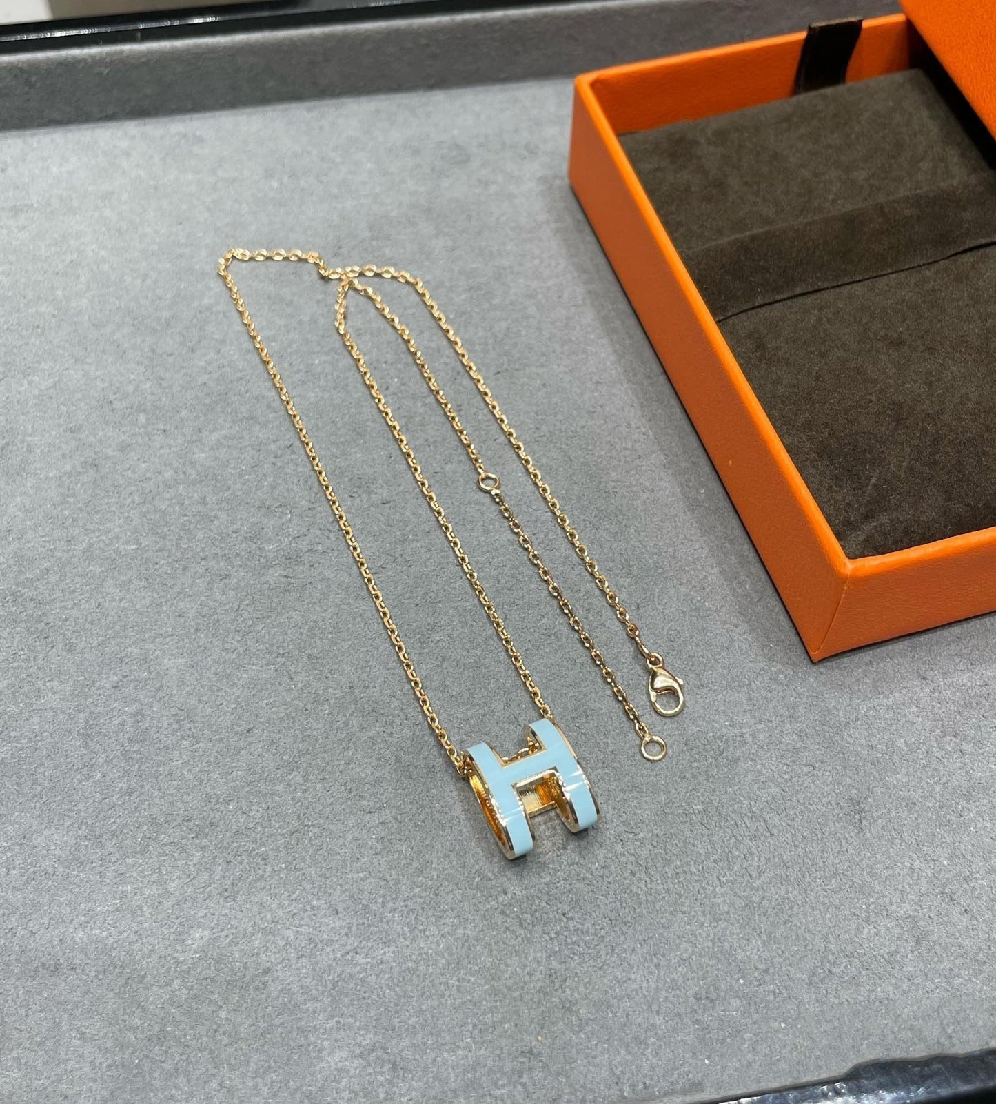 [Auream]POP H SKY BLUE NECKLACE