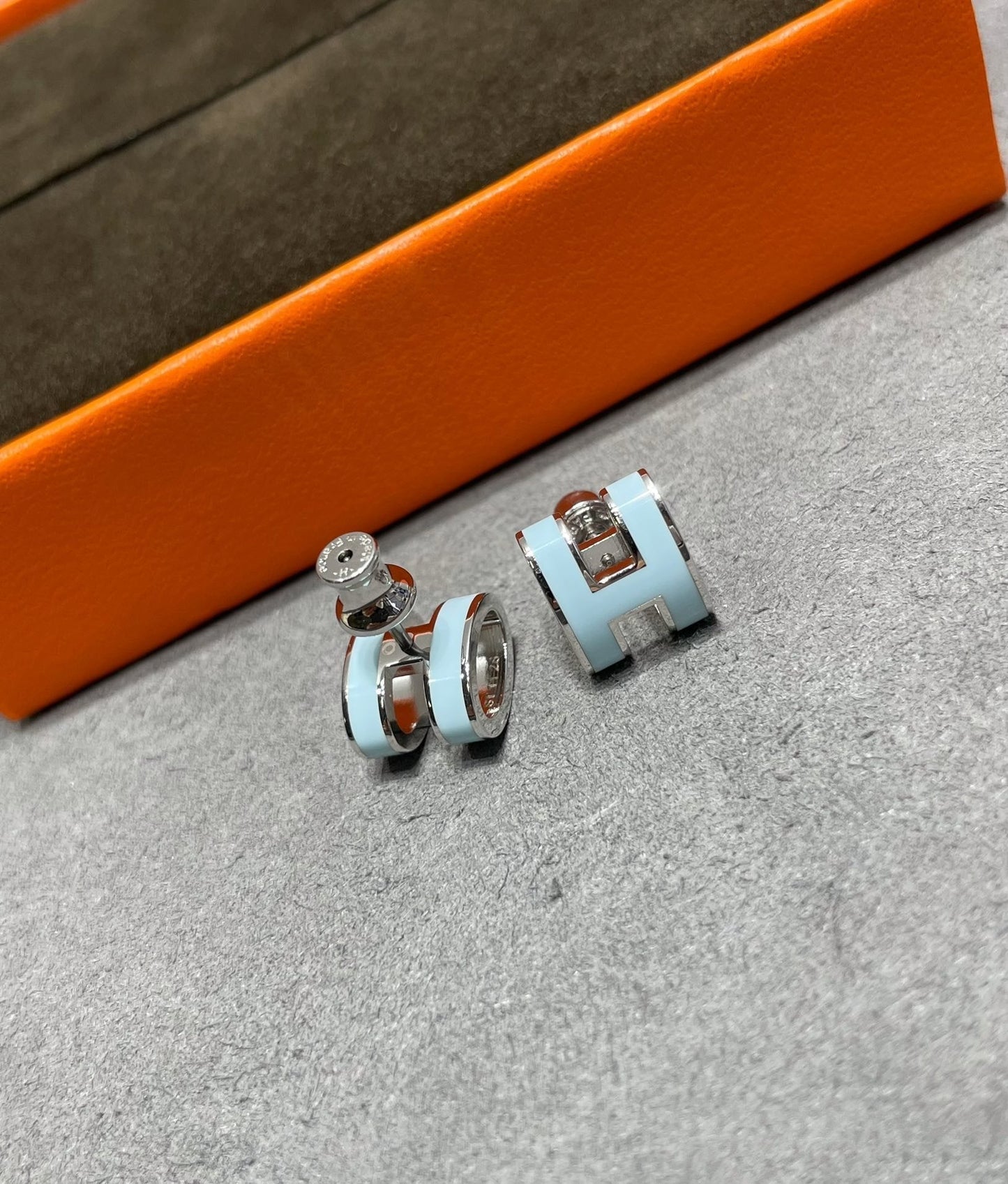 [Auream]POP H SKY BLUE STUD EARRINGS