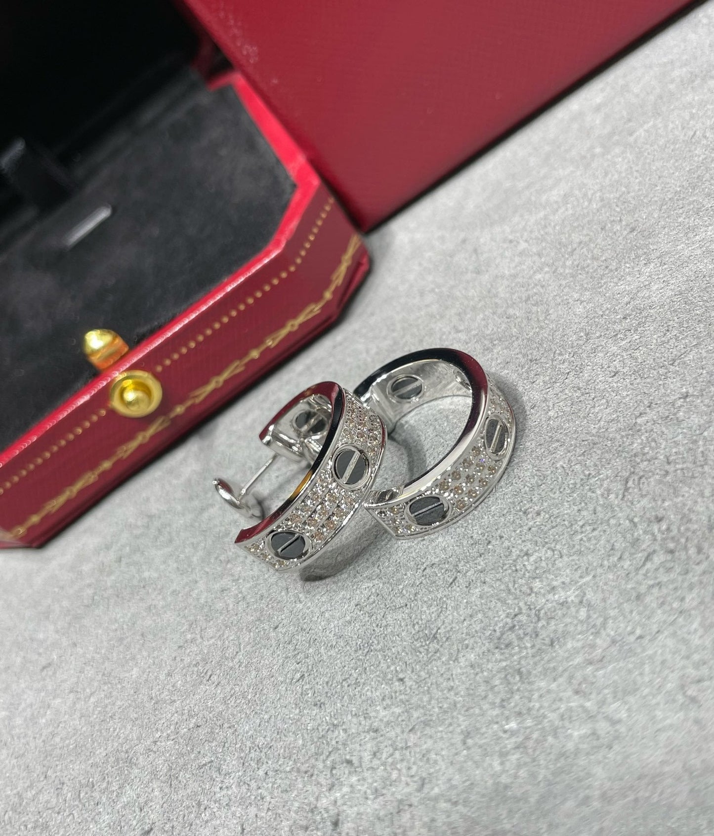 [Auream]LOVE CERAMIC DIAMOND PAVED SILVER EARRINGS