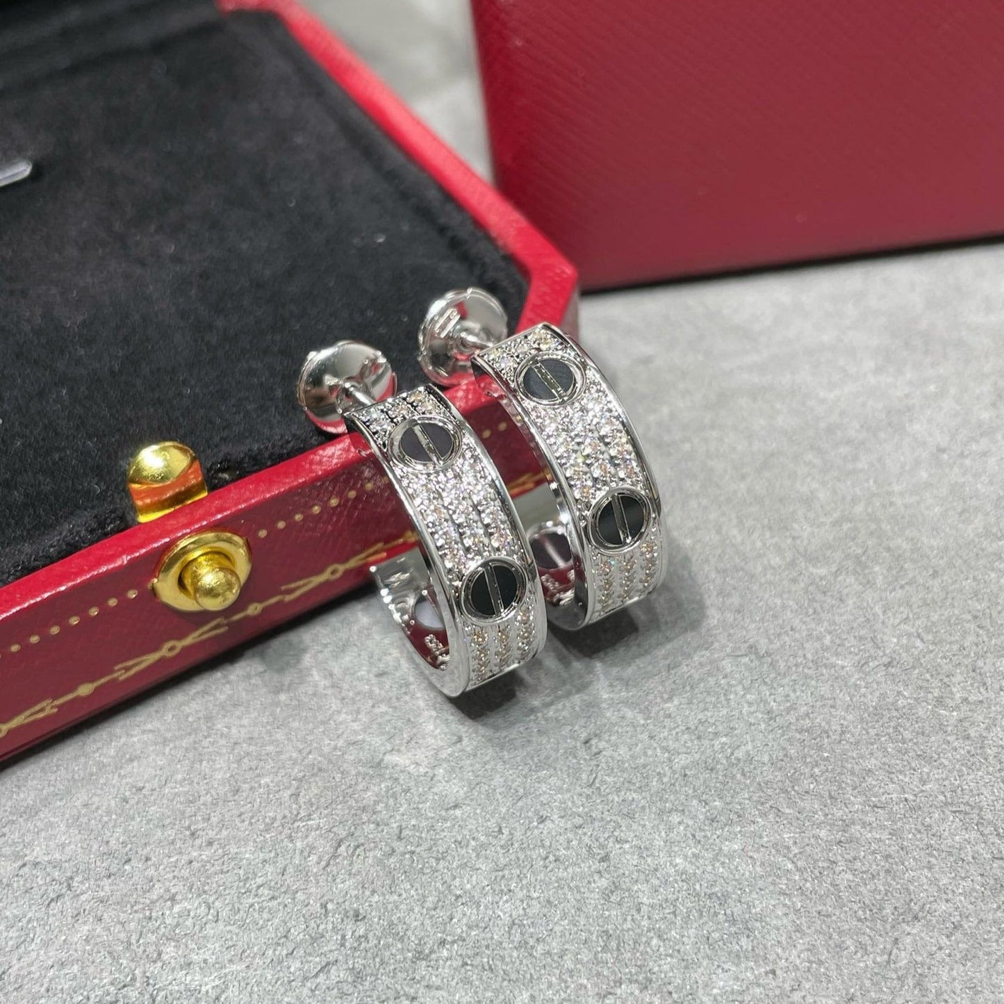 [Auream]LOVE CERAMIC DIAMOND PAVED SILVER EARRINGS