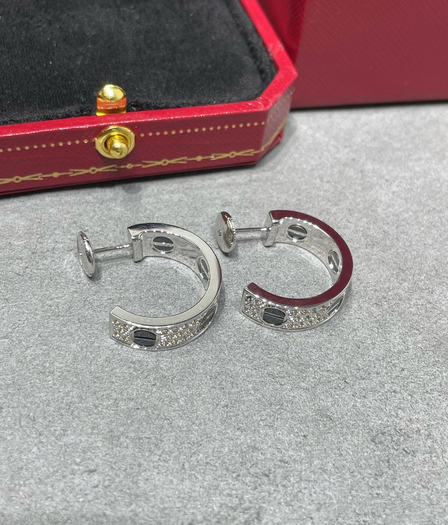 [Auream]LOVE CERAMIC DIAMOND PAVED SILVER EARRINGS