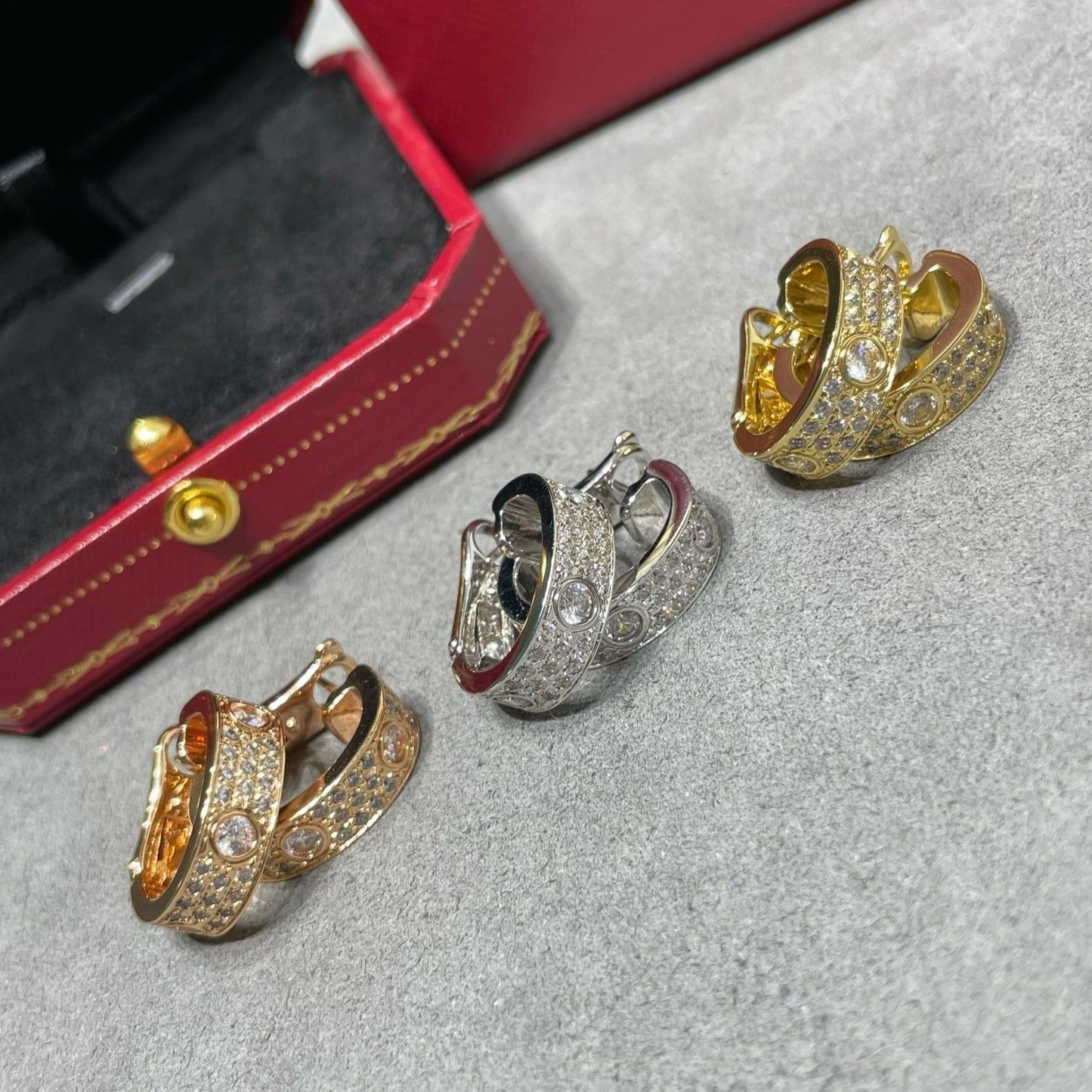 [Auream]LOVE 5.5MM DIAMOND PAVED EARRINGS