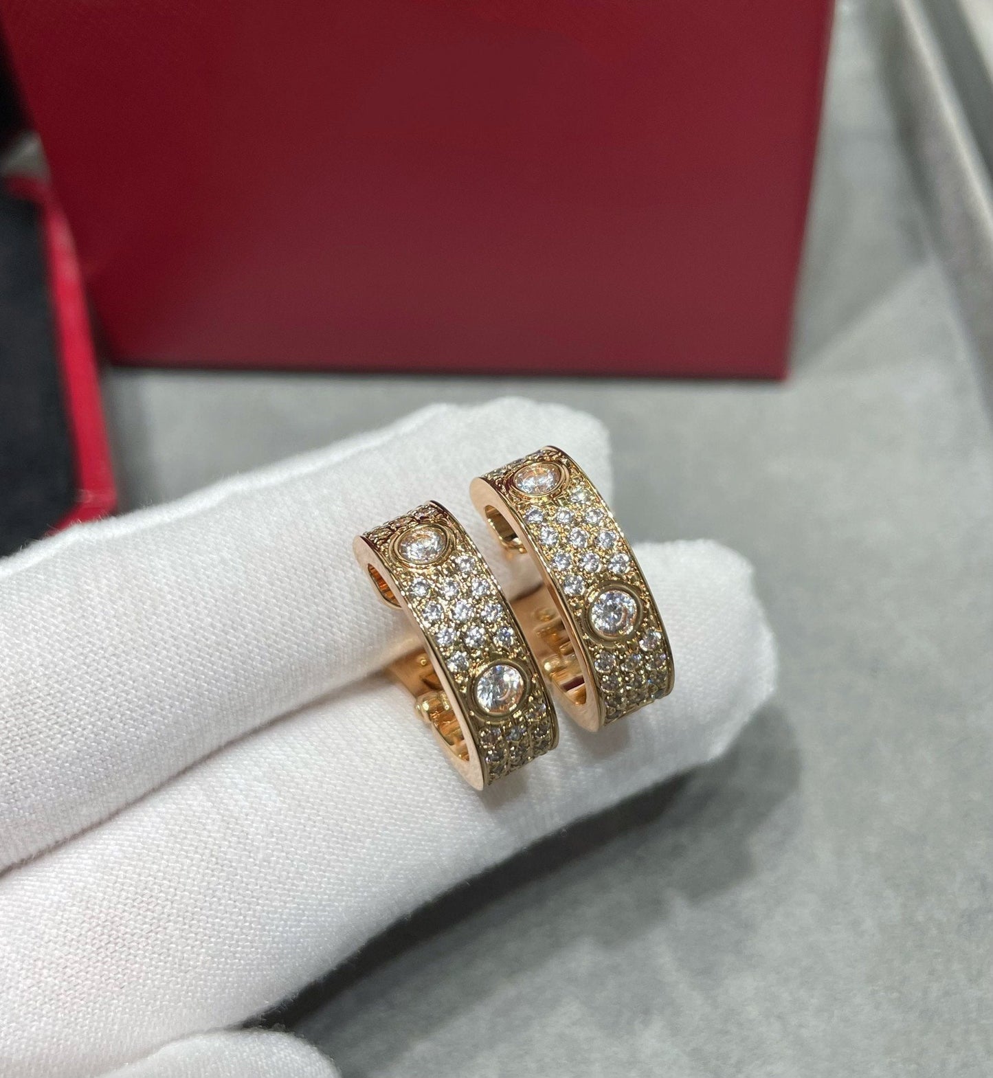 [Auream]LOVE 5.5MM DIAMOND PAVED EARRINGS