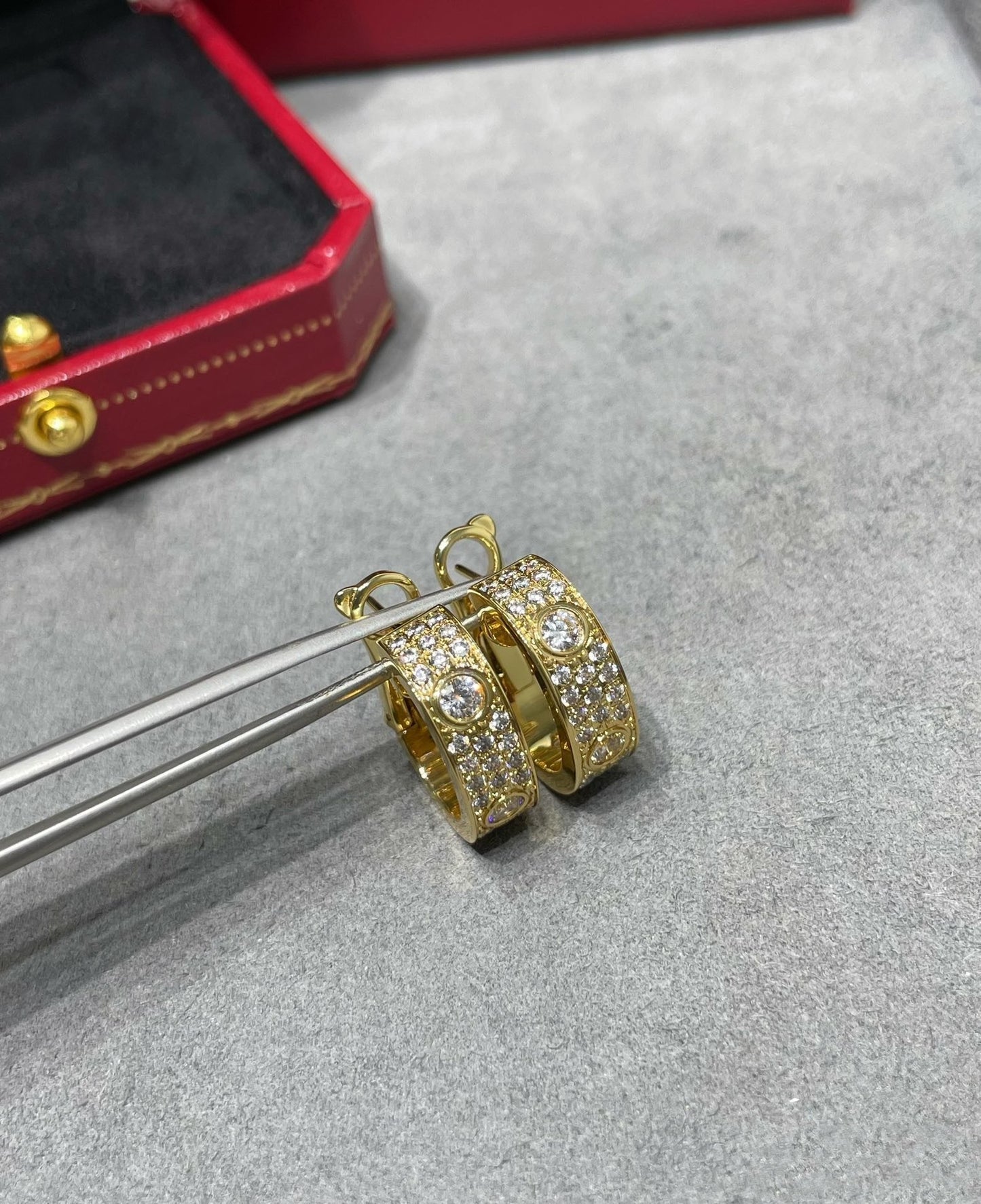 [Auream]LOVE 5.5MM DIAMOND PAVED EARRINGS