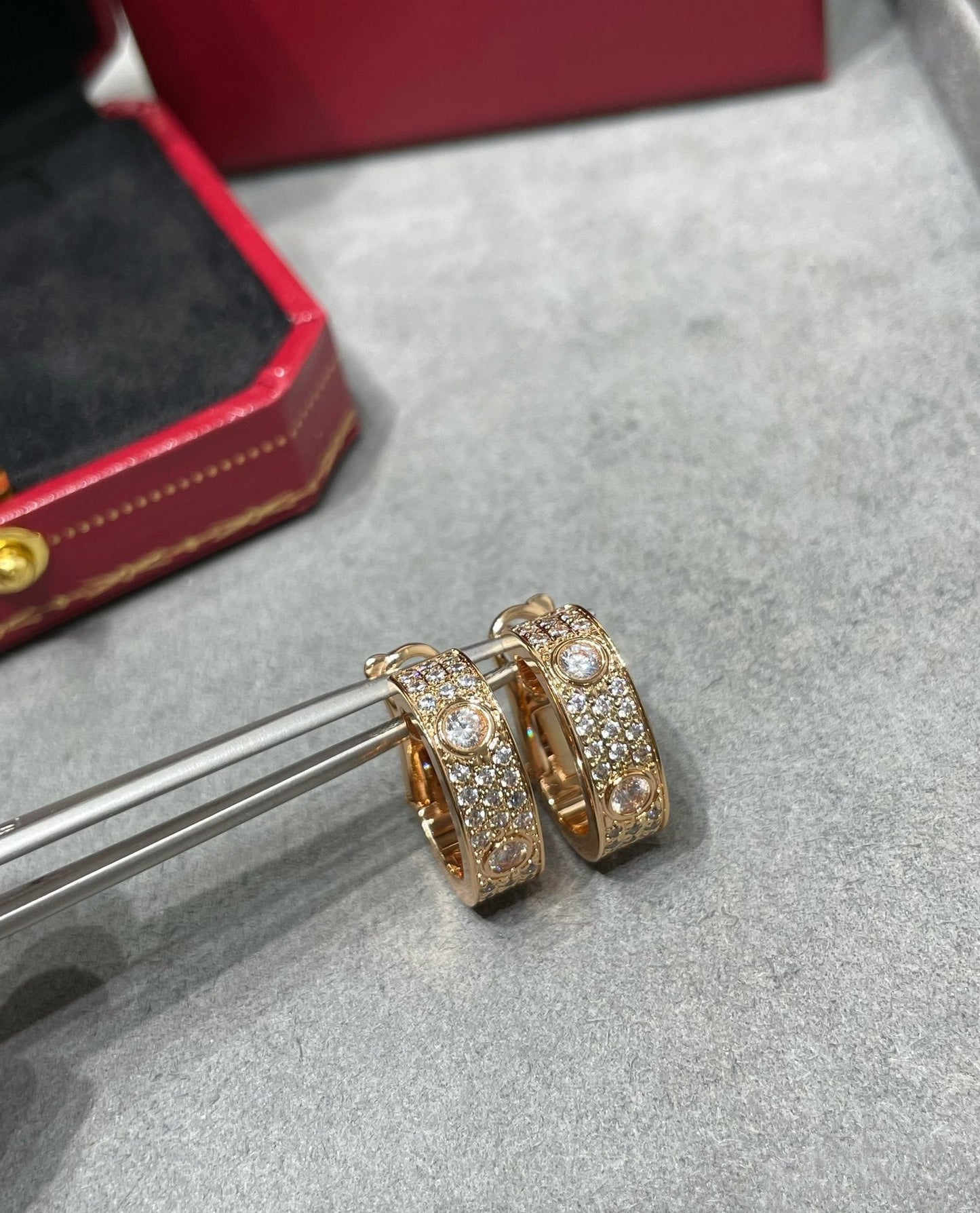 [Auream]LOVE 5.5MM DIAMOND PAVED EARRINGS