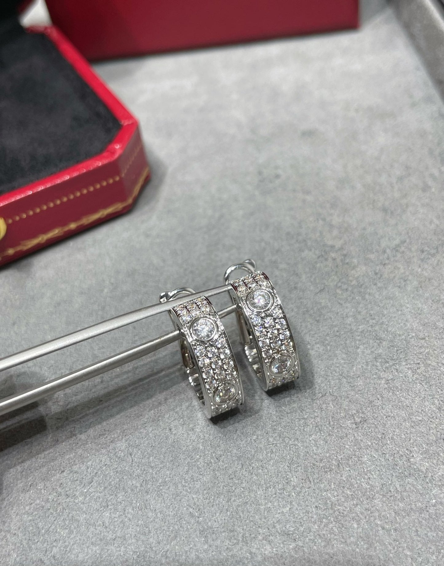 [Auream]LOVE 5.5MM DIAMOND PAVED EARRINGS