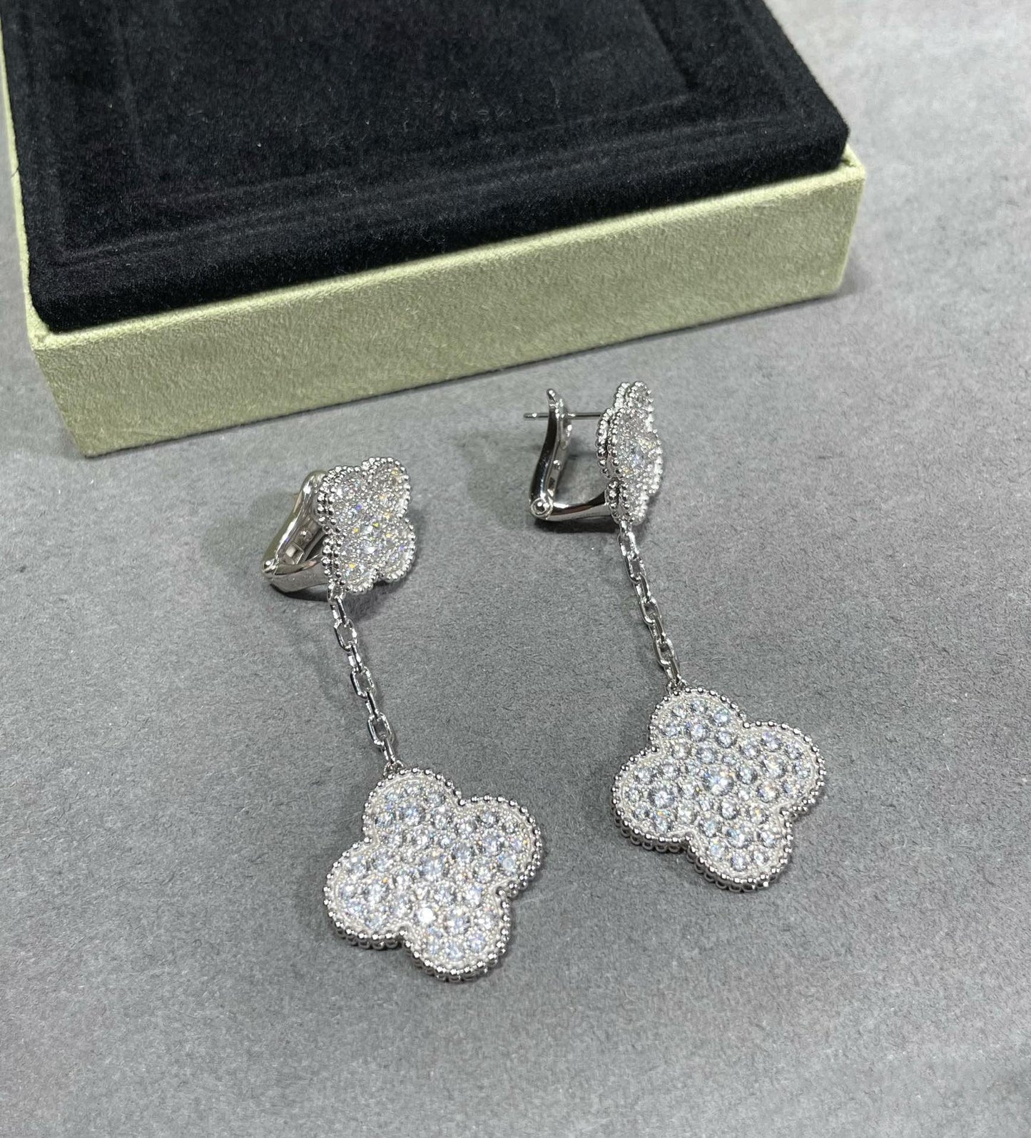 [Auream]CLOVER 2 MOTIFS DIAMOND PAVED SILVER EARRINGS