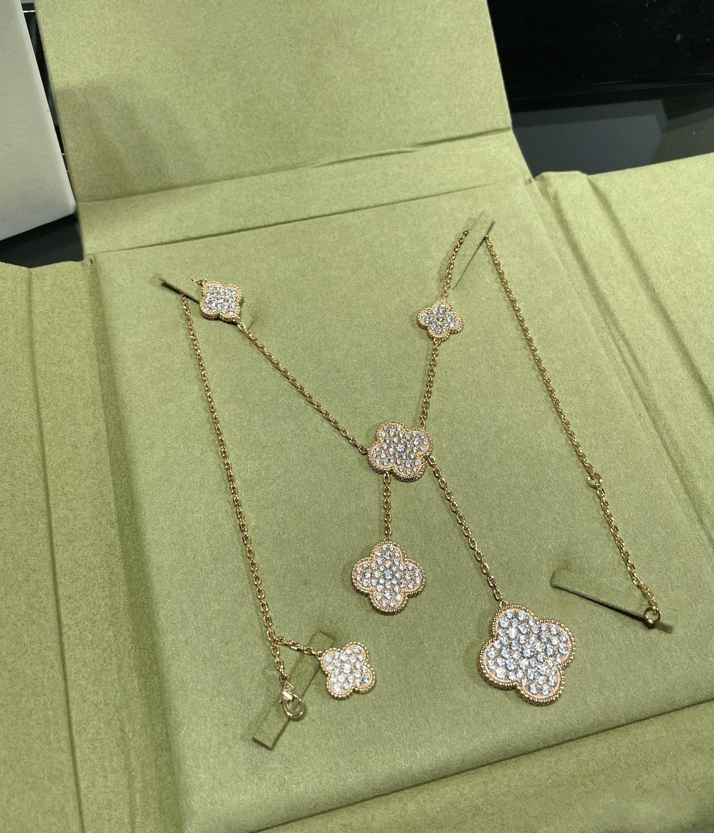 [Auream]CLOVER 6 MOTIF DIAMOND PAVED NECKLACE