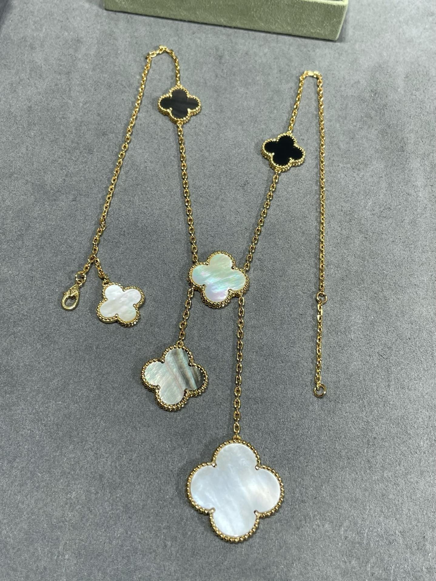 [Auream]CLOVER 6 MOTIF MOP ONYX GOLD NECKLACE