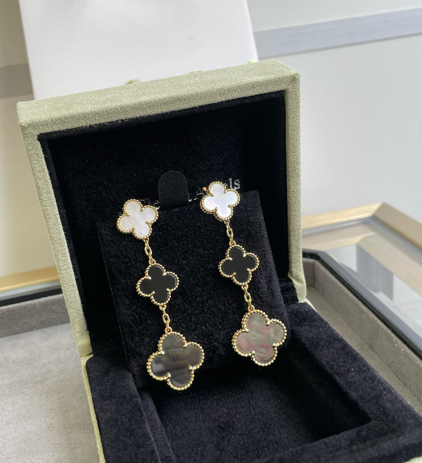 [Auream]CLOVER 3 MOTIF MOP ONYX DARK MOP PINK GOLD EARRINGS