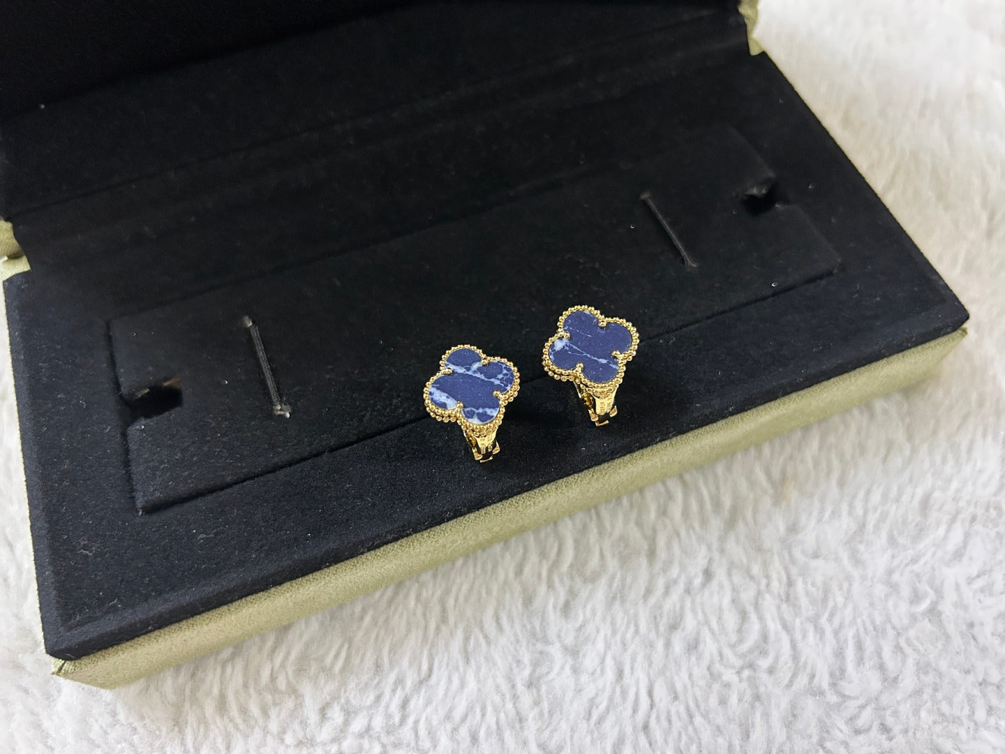 [Auream]CLOVER PIETERSITE MEDIUM STUD EARRINGS