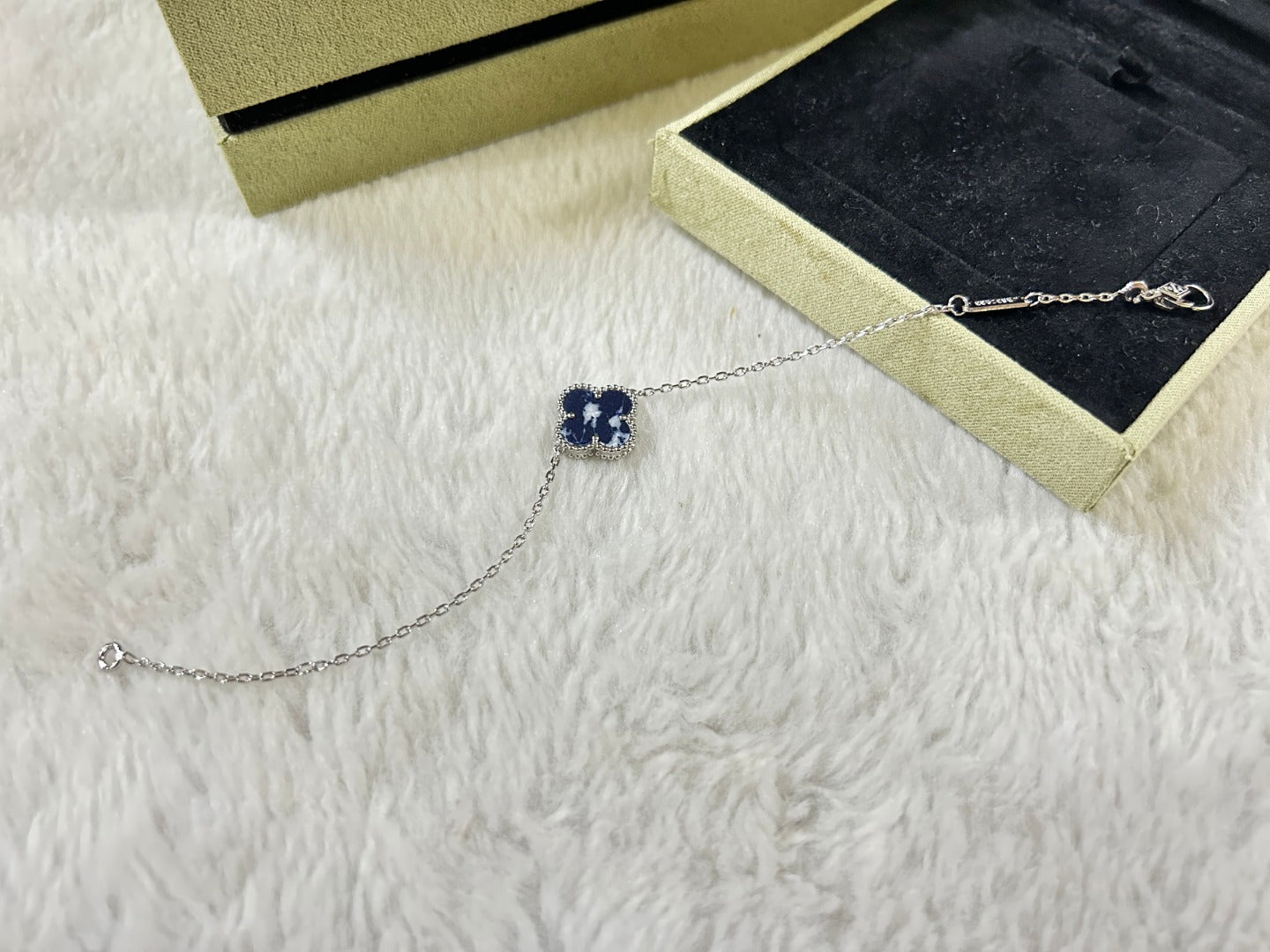 [Auream]CLOVER 1 MOTIF PIETERSITE BRACELET