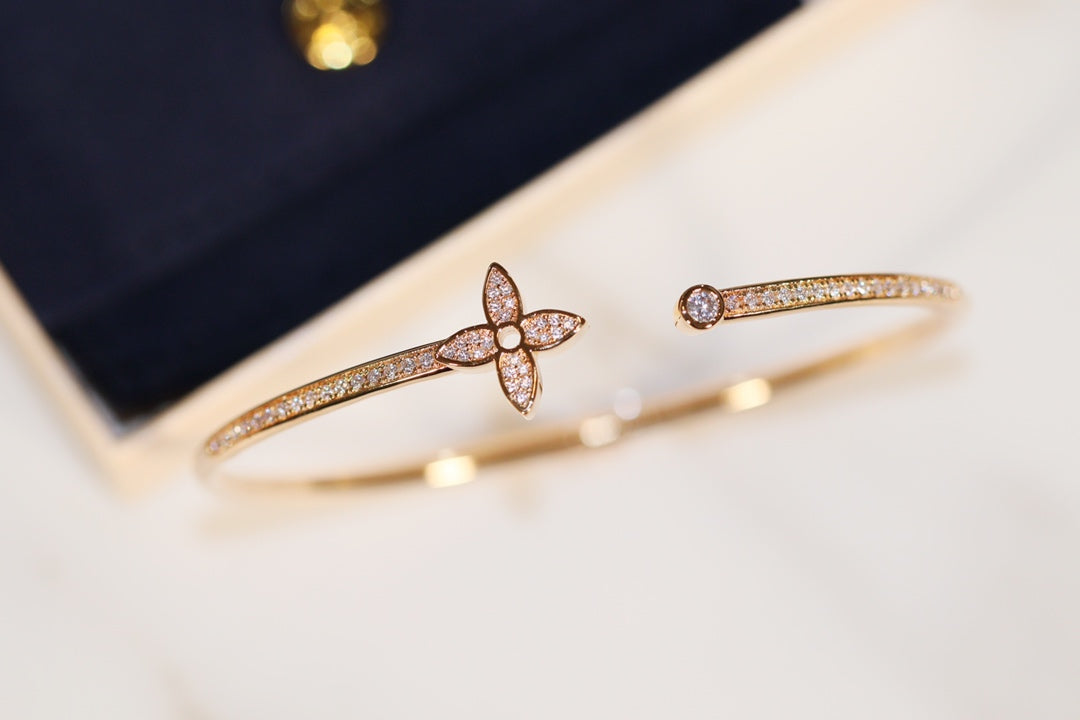 [Auream]IDYLLE GOLD OPEN BRACELET DIAMOND PAVED