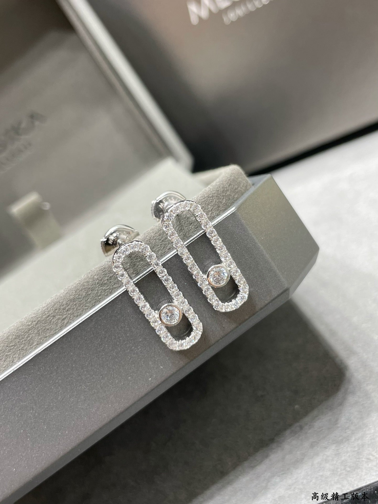 [Auream]MOVE UNO STUD DIAMOND PAVED EARRINGS