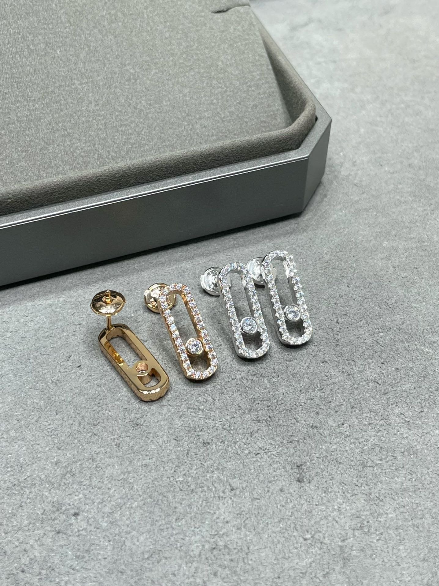 [Auream]MOVE UNO STUD DIAMOND PAVED EARRINGS