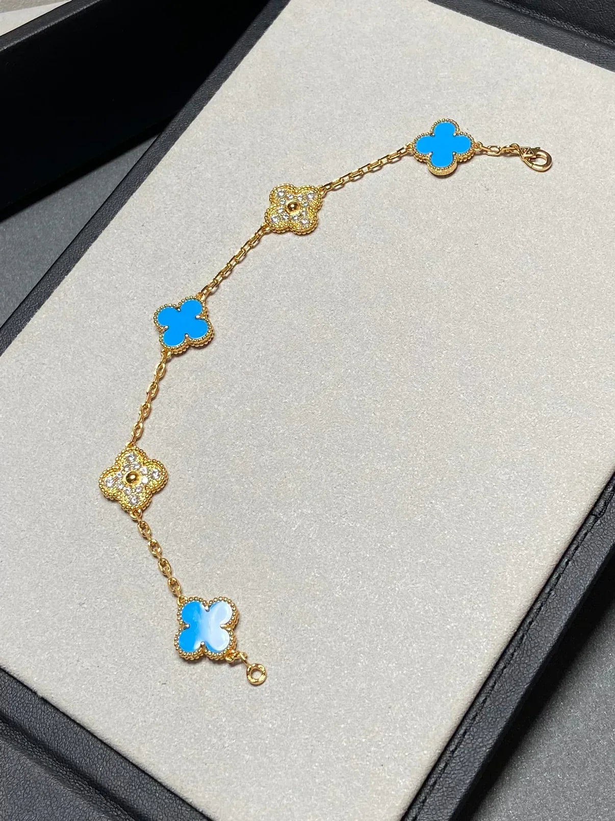 [Auream] CLOVER 5 MOTIF BLUE AGATE BRACELET COLLECTION