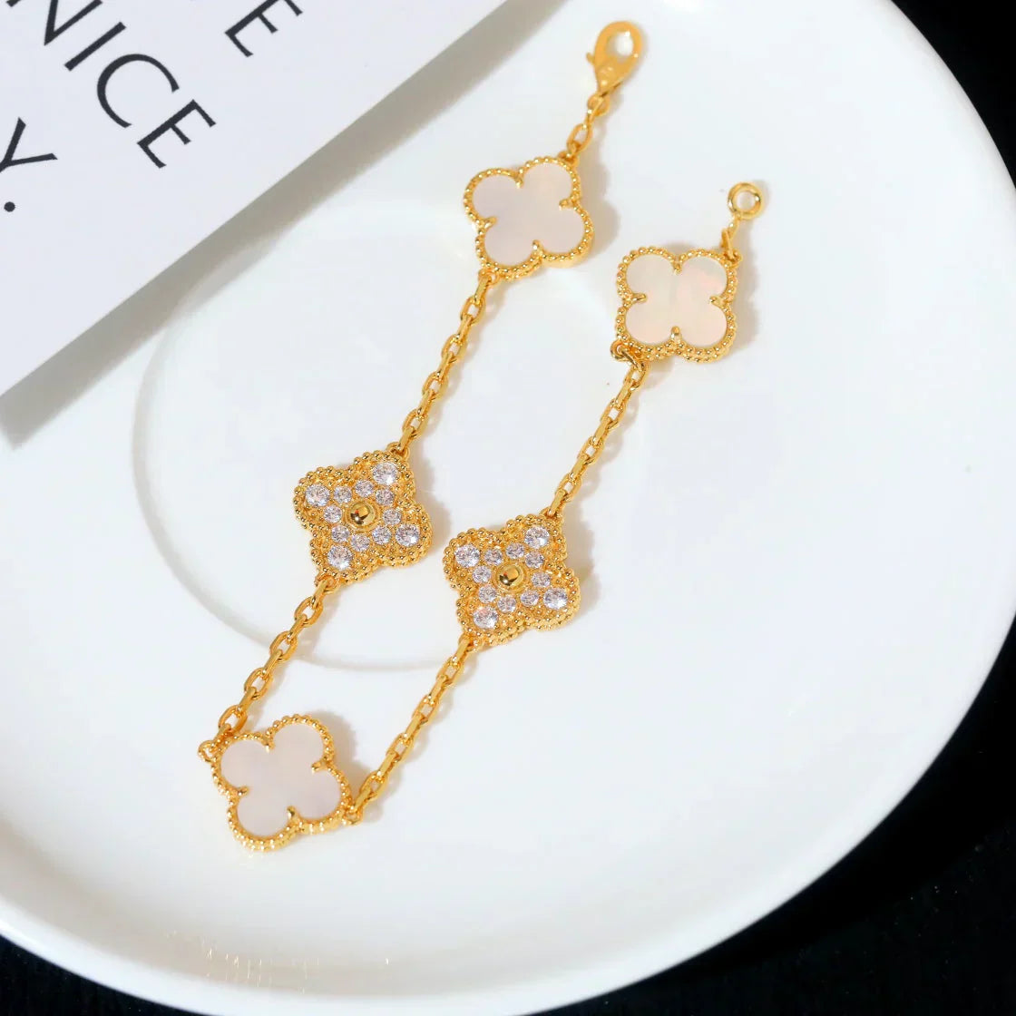[Auream]CLOVER WHITE PEARL MOP 5 MOTIF BRACELET COLLECTION
