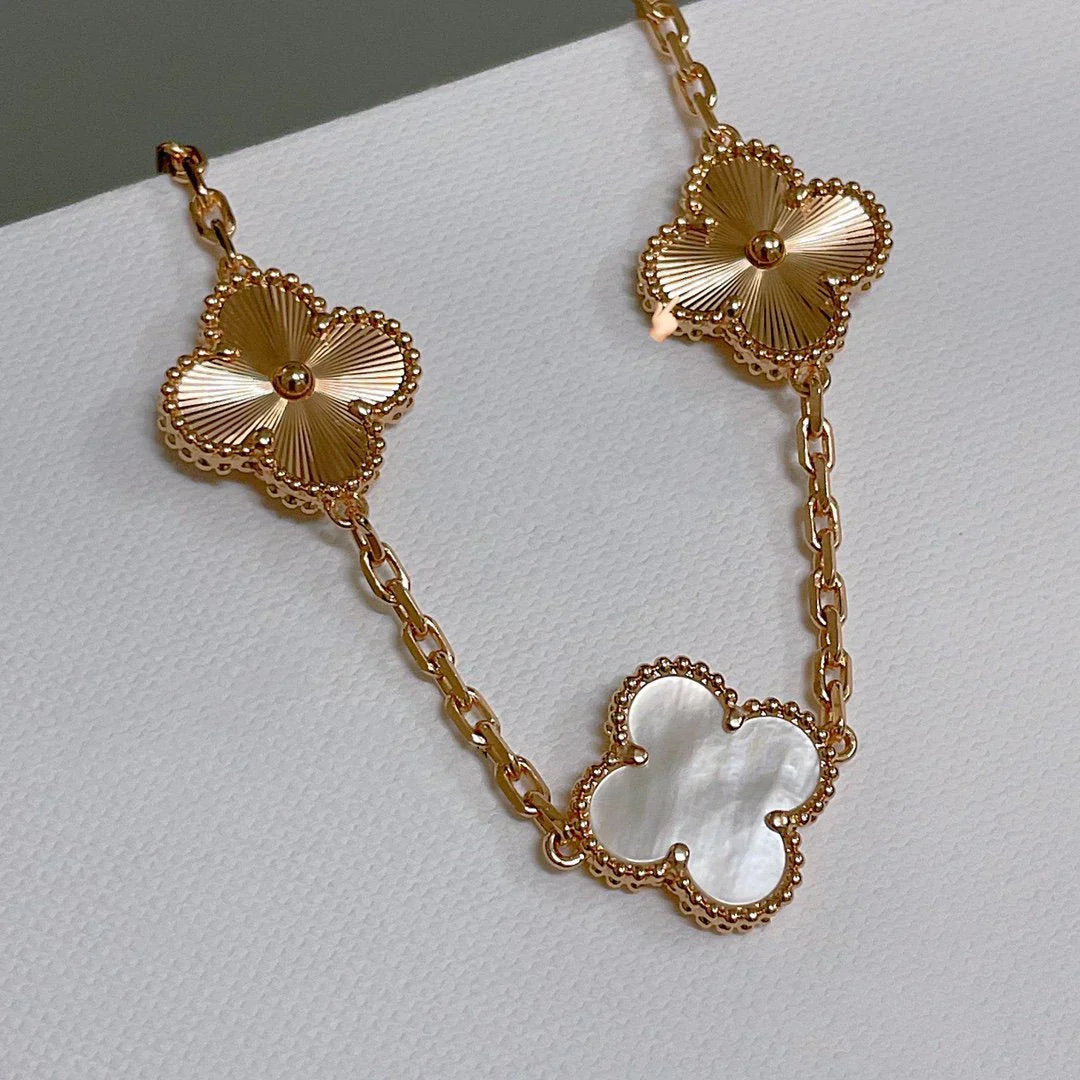 [Auream]CLOVER WHITE PEARL MOP 5 MOTIF BRACELET COLLECTION
