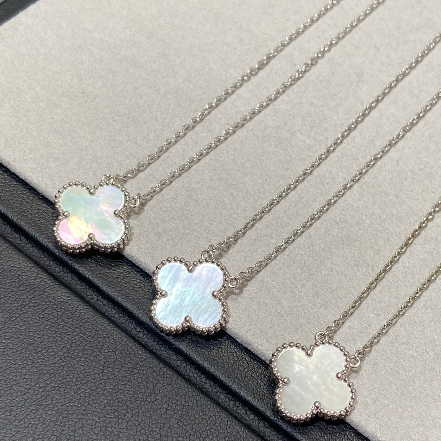 [Auream]CLOVER MEDIUM SILVER WHITE MOP NECKLACE