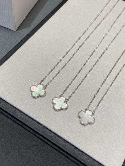 [Auream]CLOVER MEDIUM SILVER WHITE MOP NECKLACE