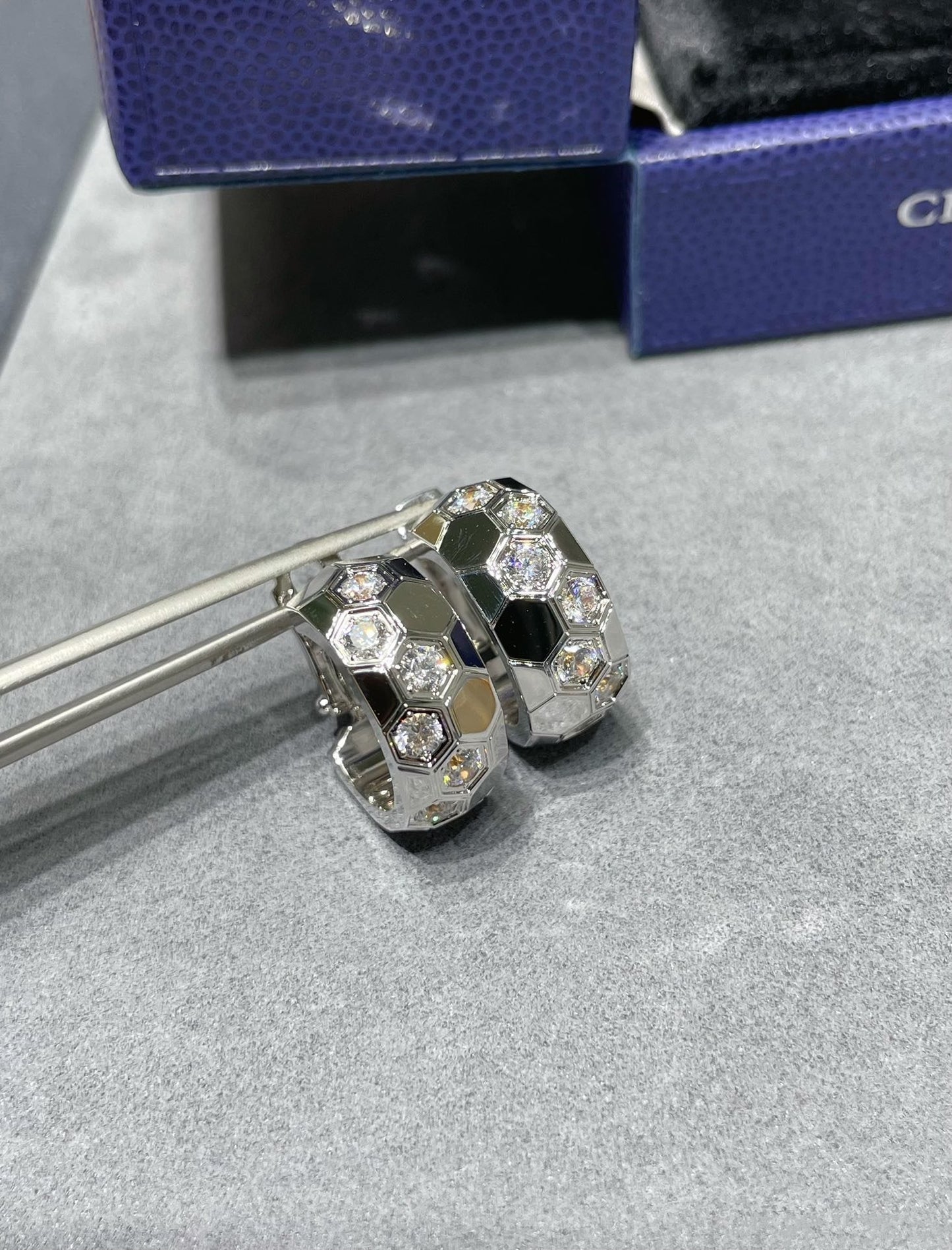 [Auream]BEE LOVE DIAMOND HOOP EARRINGS