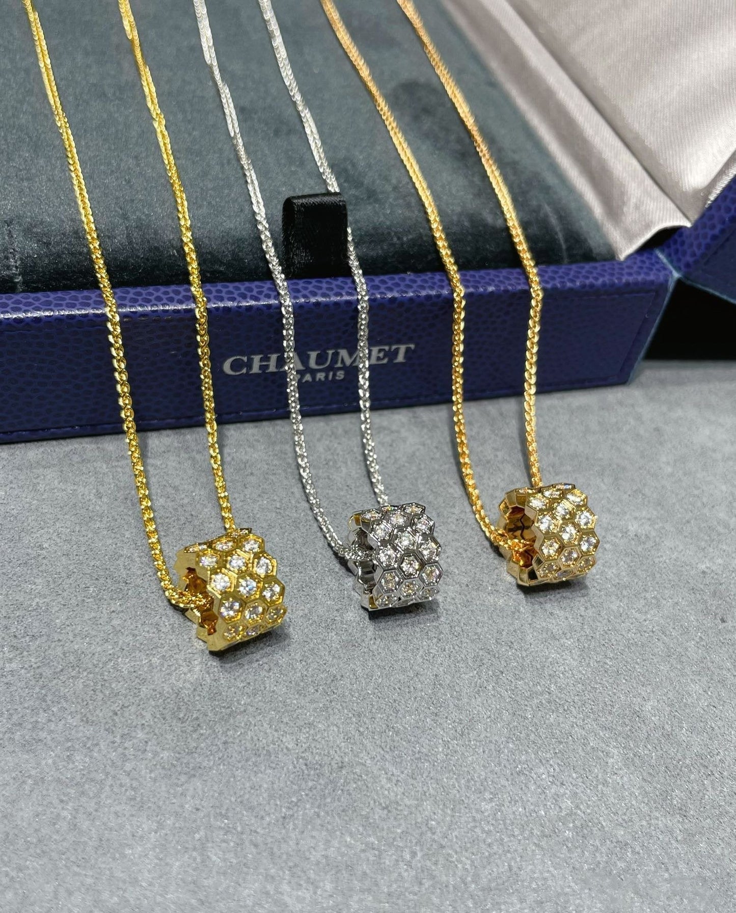 [Auream]BEE LOVE DIAMOND PAVED 3 ROW NECKLACE