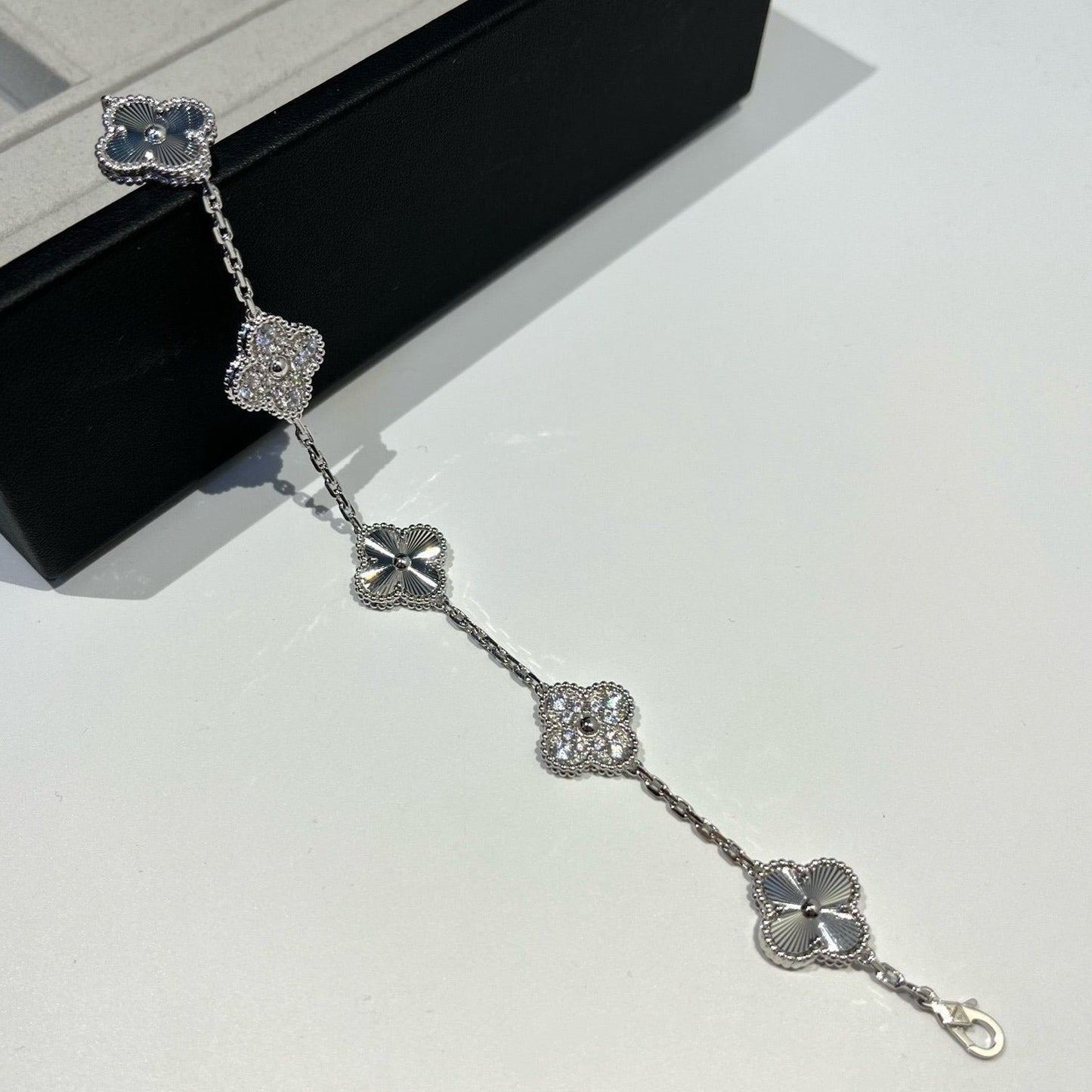 [Auream] CLOVER 5 MOTIF LASER BRACELET COLLECTION